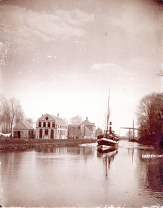 76292 Afbeelding van een schip van de vervoersmaatschappij Estafette in de Hollandse IJssel ter hoogte van Haastrecht. ...